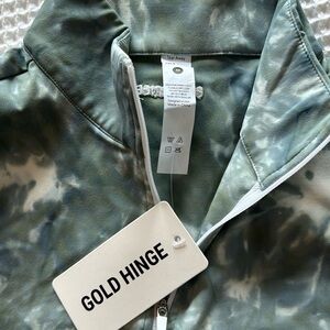 Gold Hinge Crop Athletic